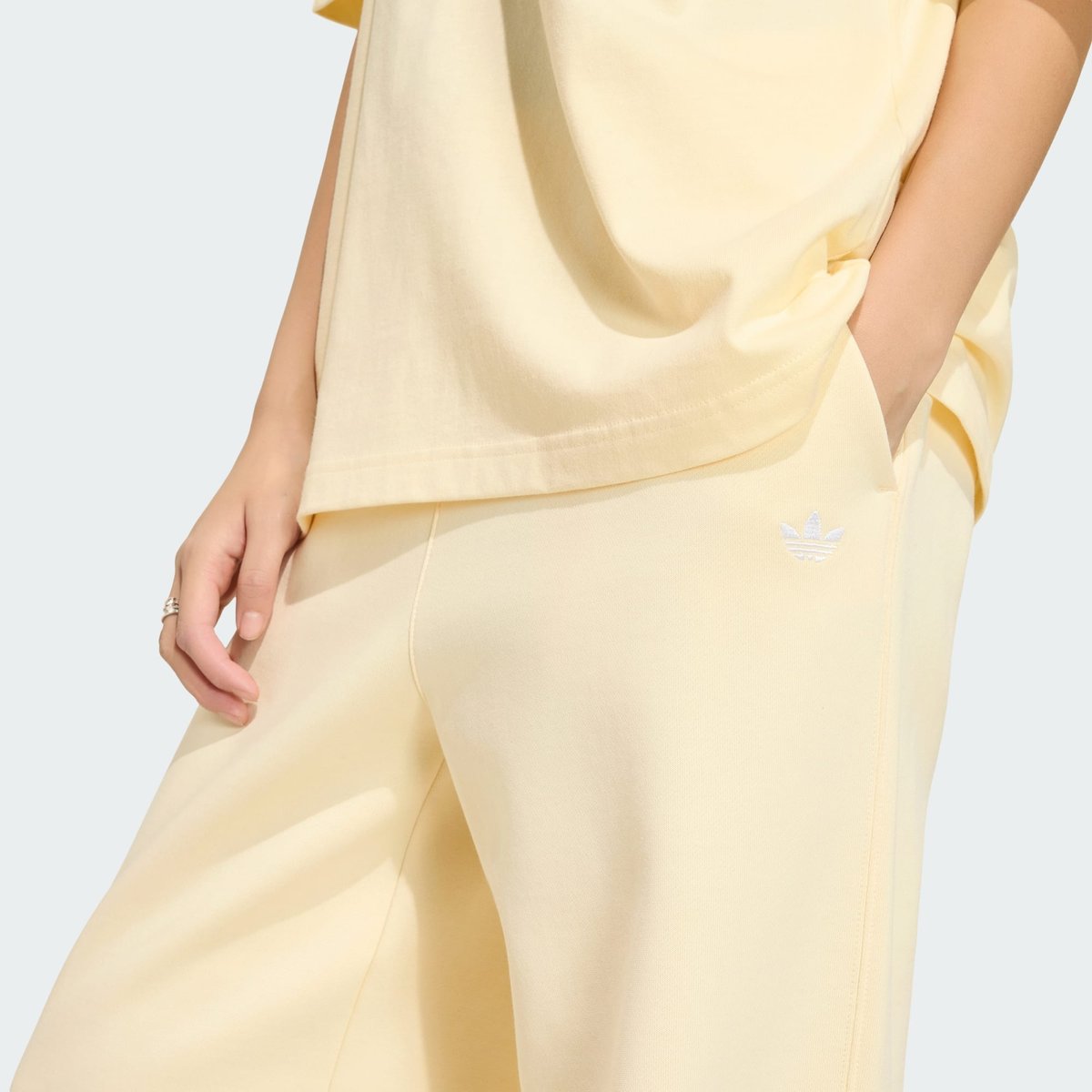 Pantalon Wide Leg Molleton Essentials Pantalon Wide Leg Molleton Essentials warm vanilla, adidas Originals