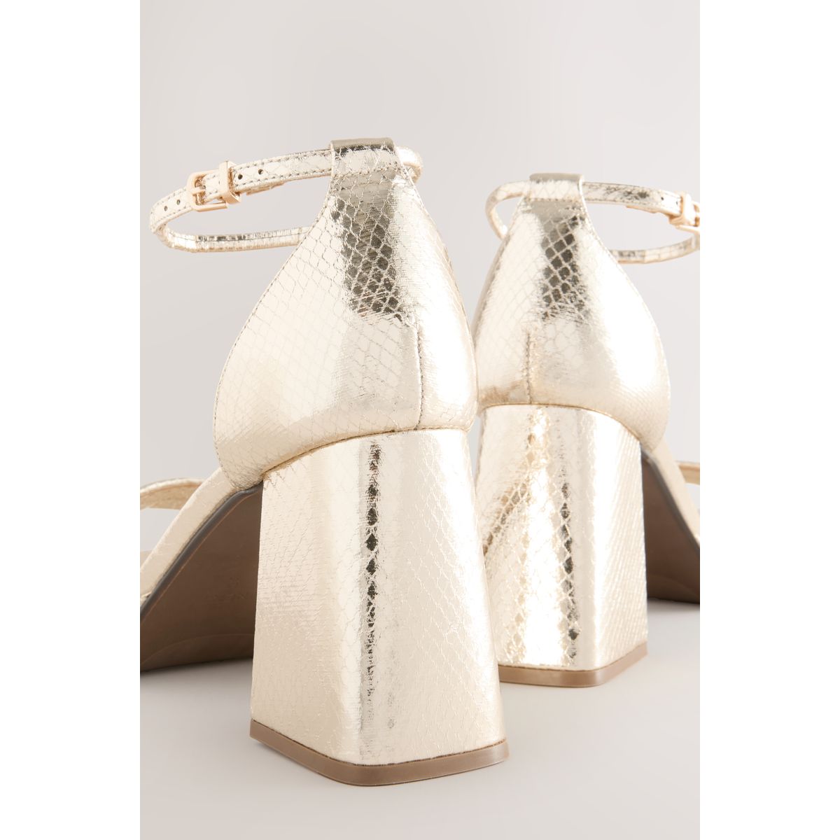 Chaussures à talons évasés doré, NEXT