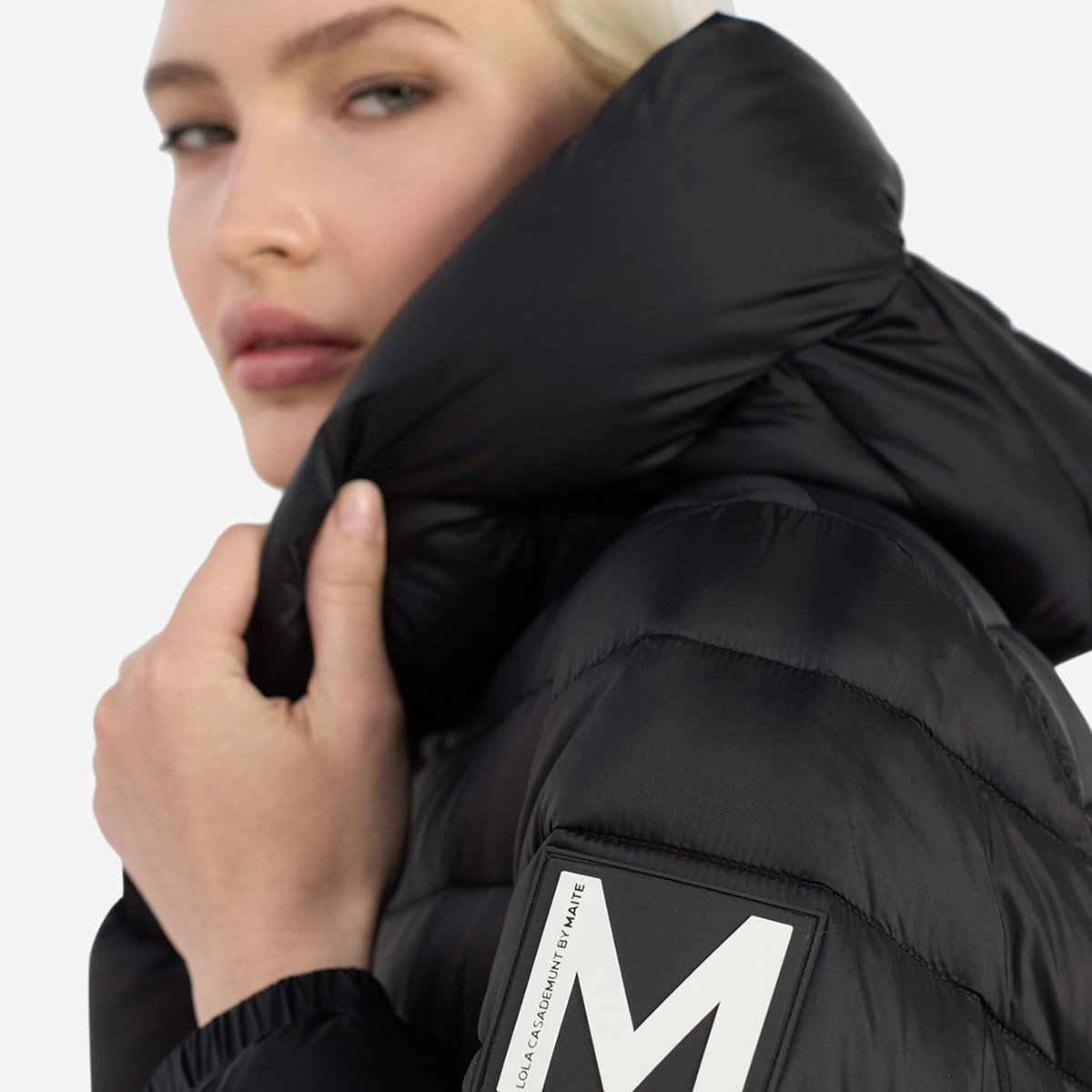 Veste d'hiver matelassée longue à capuche noir, LOLA CASADEMUNT