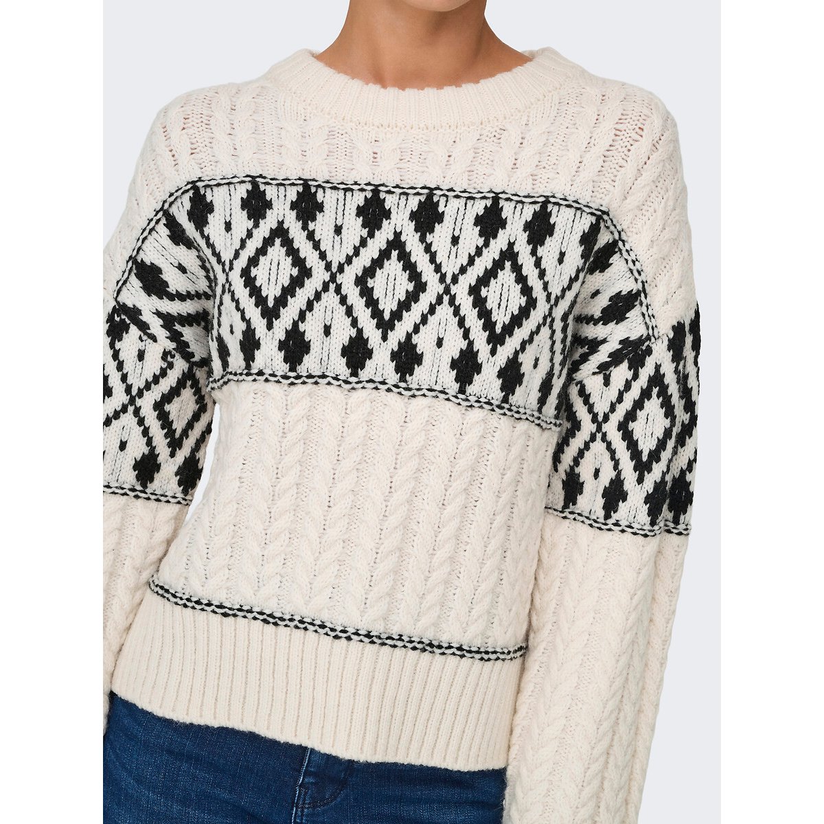 Pull torsadé, col rond blanc/noir, ONLY