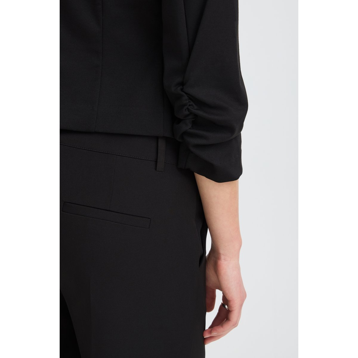 Blazer court, coupe ouverte, manches longues noir, ICHI