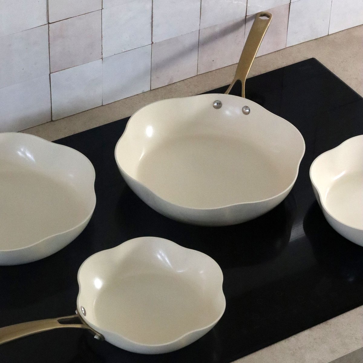 Batterie de cuisine 8 pièces en aluminium recyclé, DAHLIA beige, MENASTYL