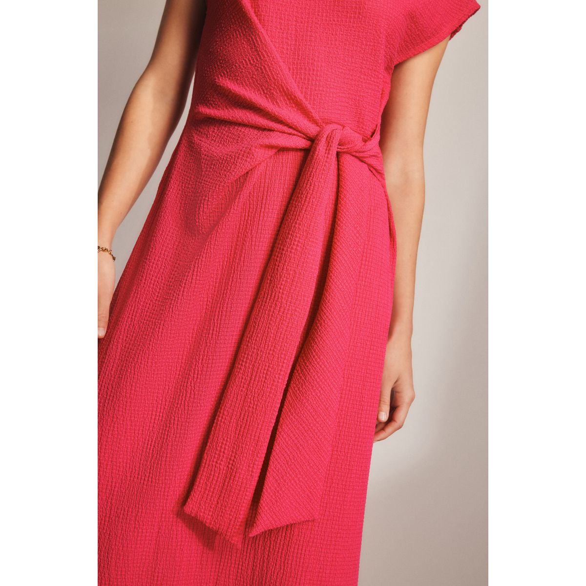 Robe t-shirt texturée nouée à la taille rose, NEXT