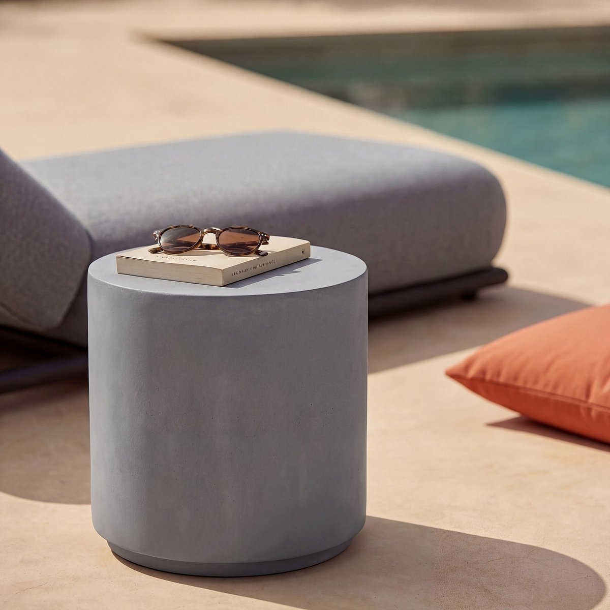 Table d'appoint ronde en ciment TRIANA gris, HABITAT