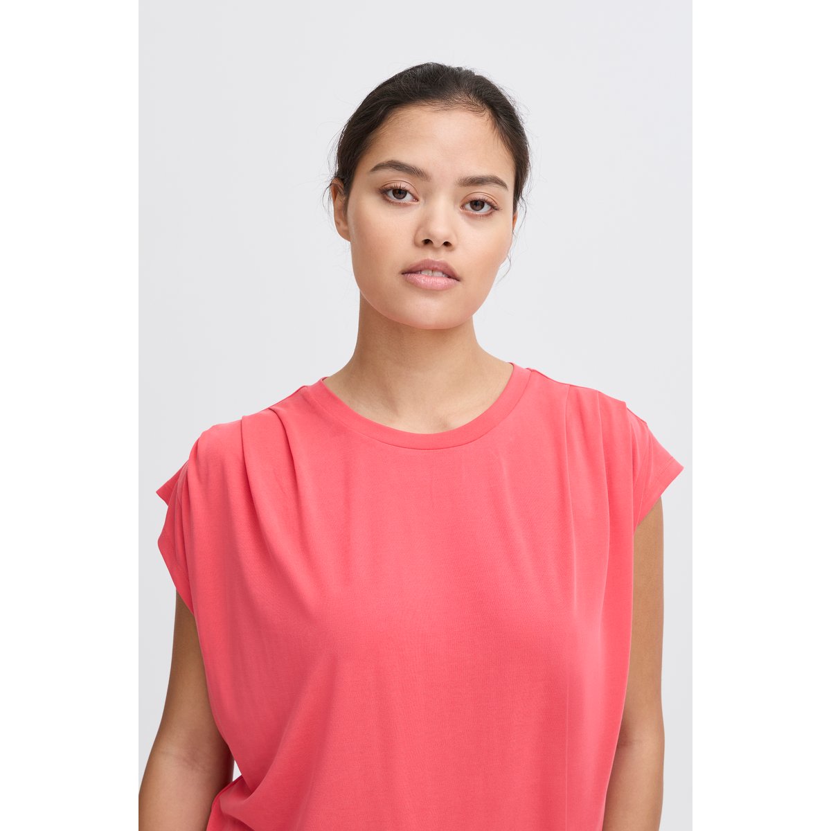 Sleeveless T-shirt rouge geranium, ICHI