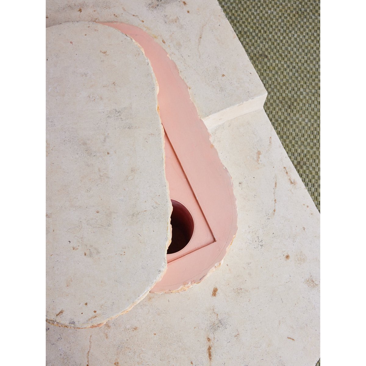 Table basse style travertin Donna N°1104 - Bon état blanc, DEBONGOUT