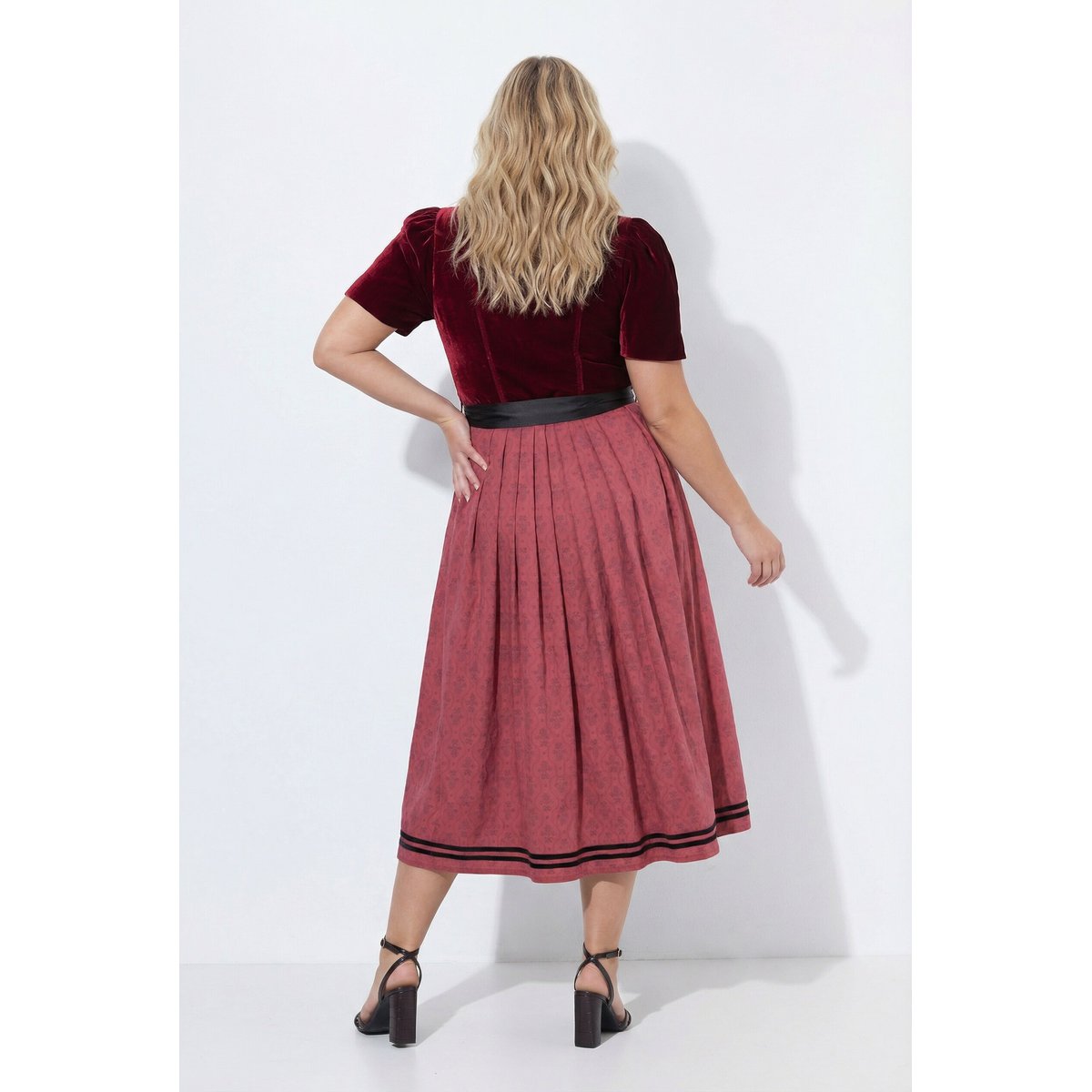 Dirndl, velours, encolure carrée rouge vin, ULLA POPKEN