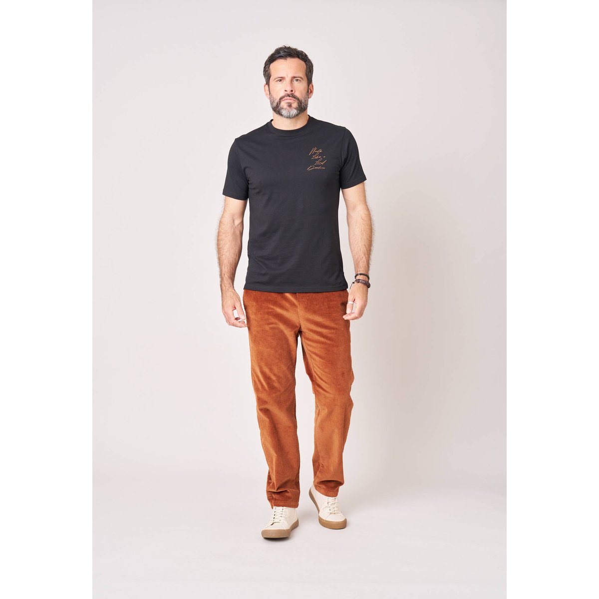 T-shirt confort homme en 100% coton imprimé chien gentleman LONDOG black, DEELUXE