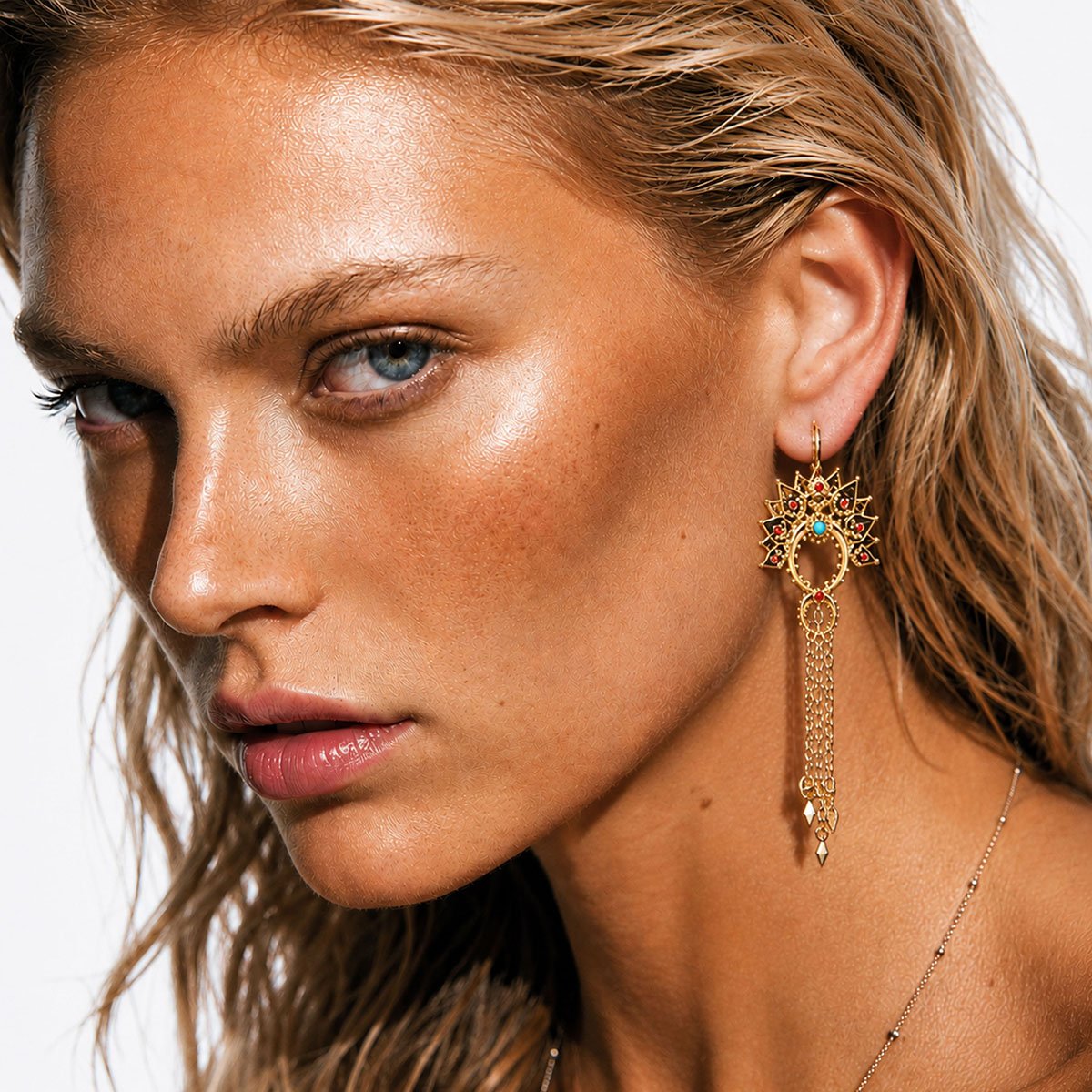 Boucles d'oreilles pendantes couronne avec chaînes MOSTY doré, HIPANEMA