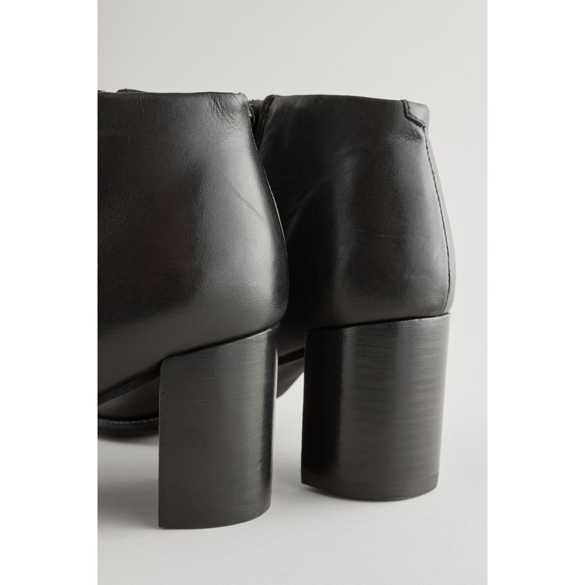 Bottines en amande à talon carré noir, NEXT