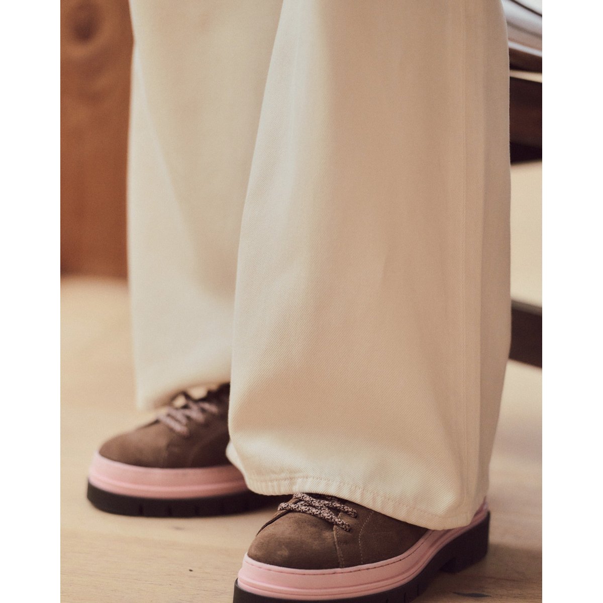 Chaussures basses en suède taupe, FAGUO