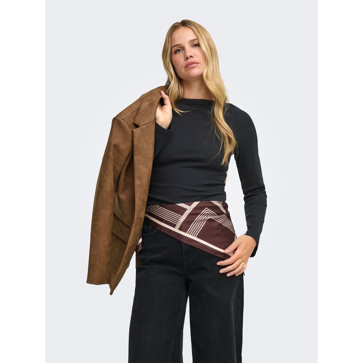 Top black 1, JDY