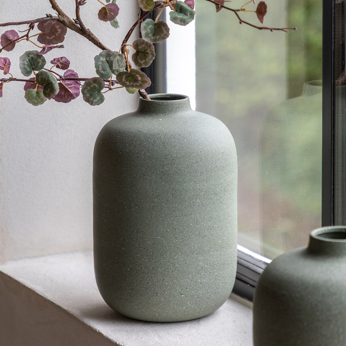 Goa 31cm Cast Metal Vase green, ÉDITÉ