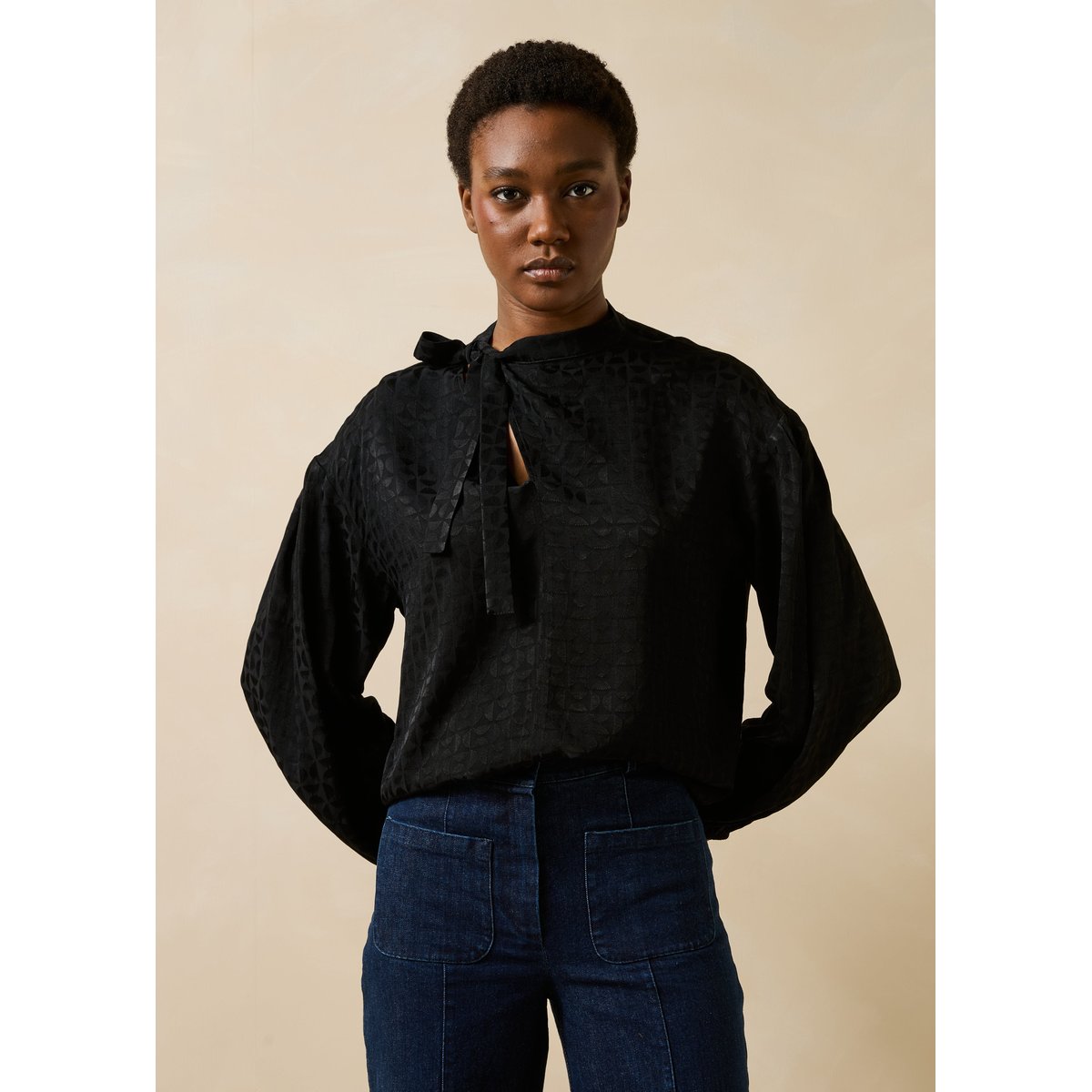 Blouse manches longues col lavallière noir, LA FEE MARABOUTEE