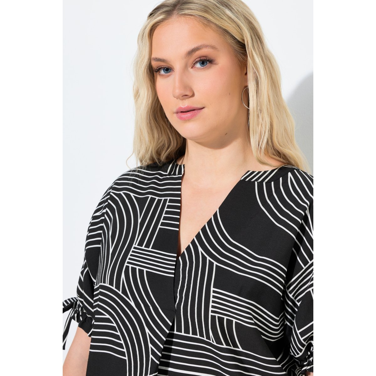 Blouse imprimé graphique noir, ULLA POPKEN