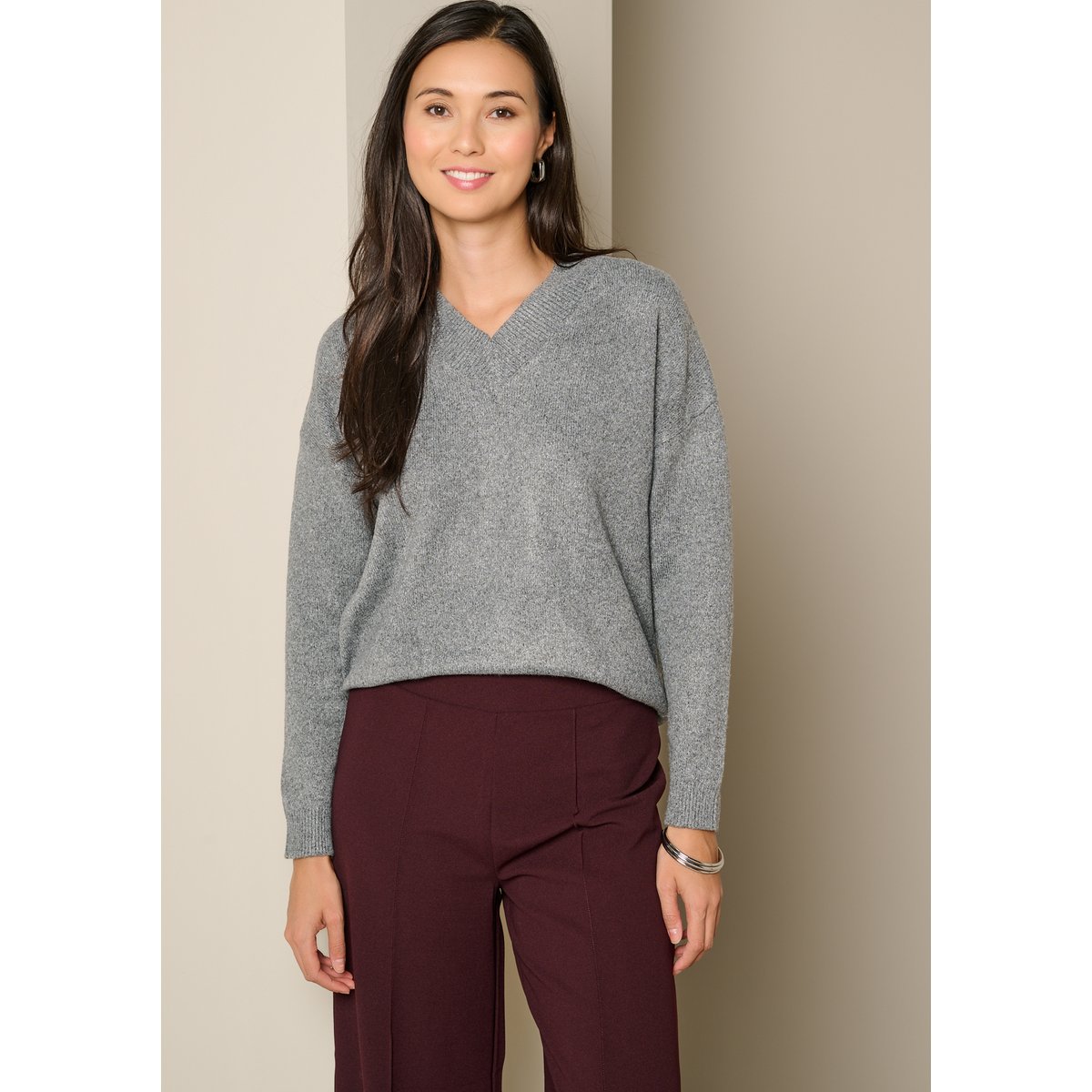 Pull col V en maille gris, LOLALIZA