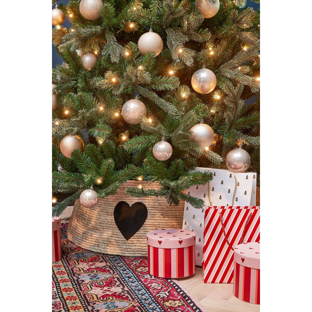 Cache-pied de sapin avec cœur KRISSY crème, MICA DECORATIONS