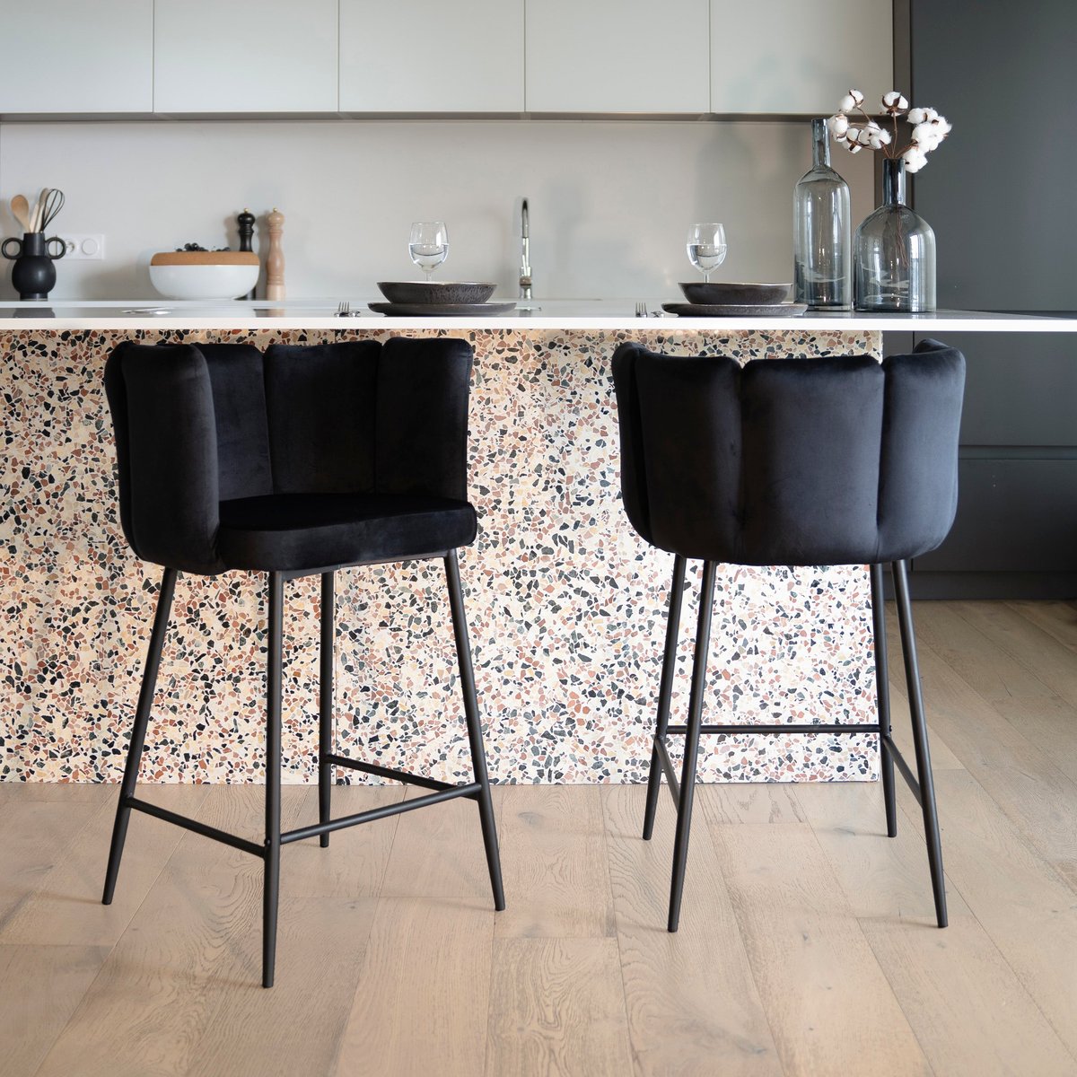 Lot de 2 chaises pour îlot central 67 cm en velours - ROSY noir, MAISON PAVANE
