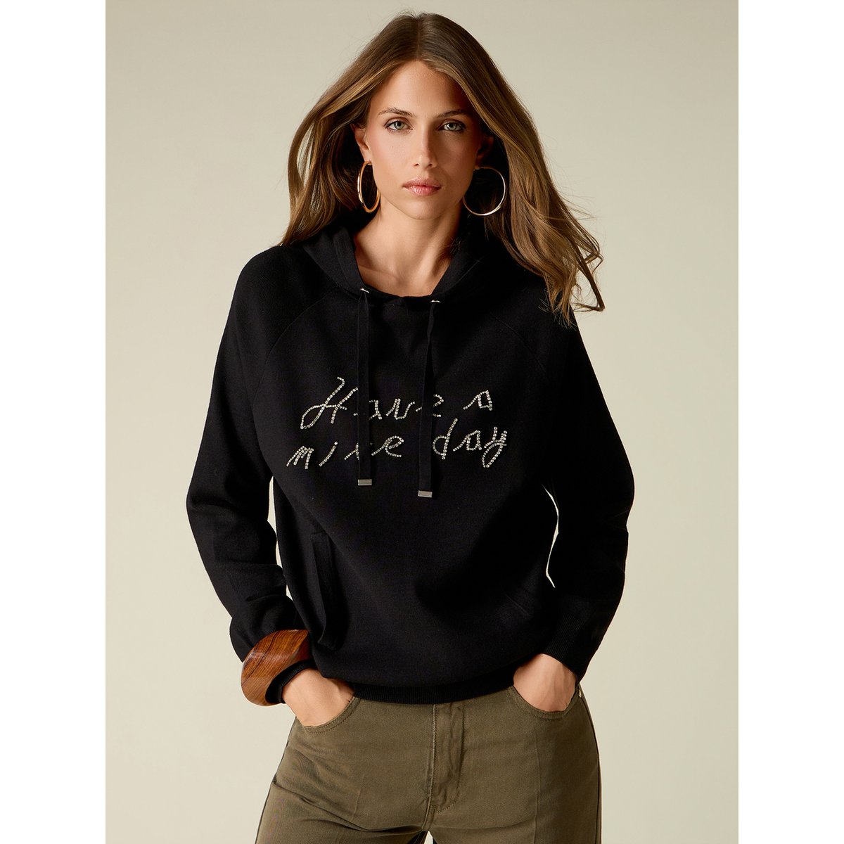 Pull à capuche avec broderie bijou marron, OLTRE