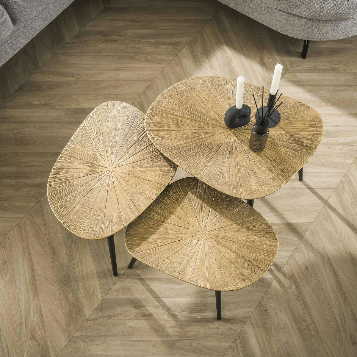 Table basse organique, forme carrée RALF doré, PIER IMPORT