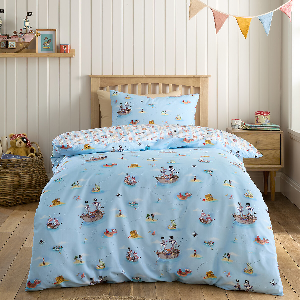 Pirates Reversible Cotton Duvet Cover and Pillowcase Set blue, BELLE & BOO