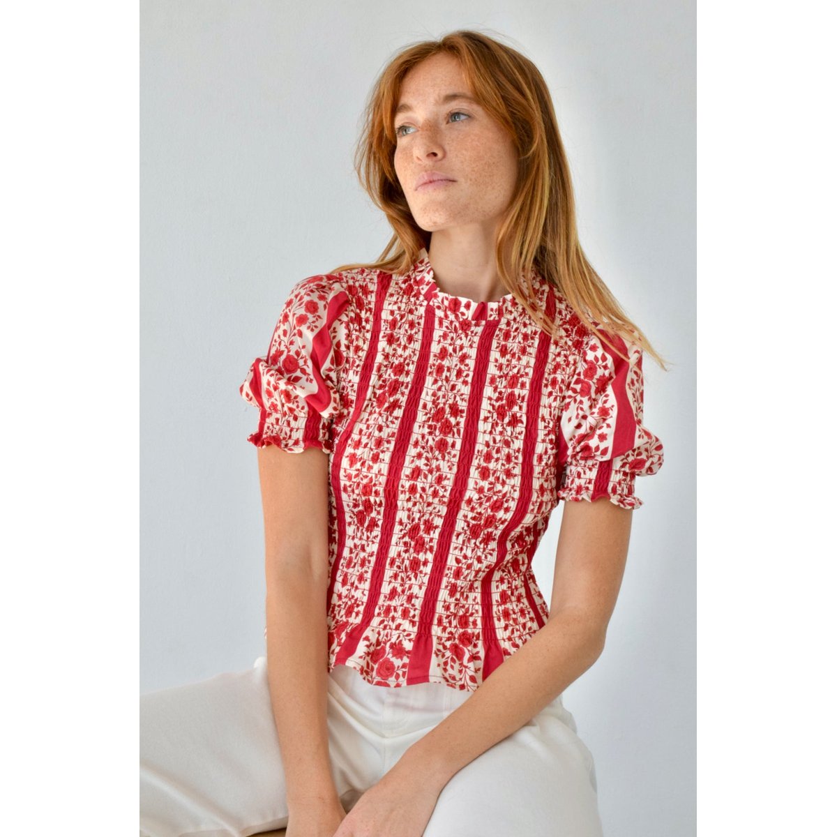 Blouse smockée fleurie manches courtes CHÍA rouge, MINDTRAVELER
