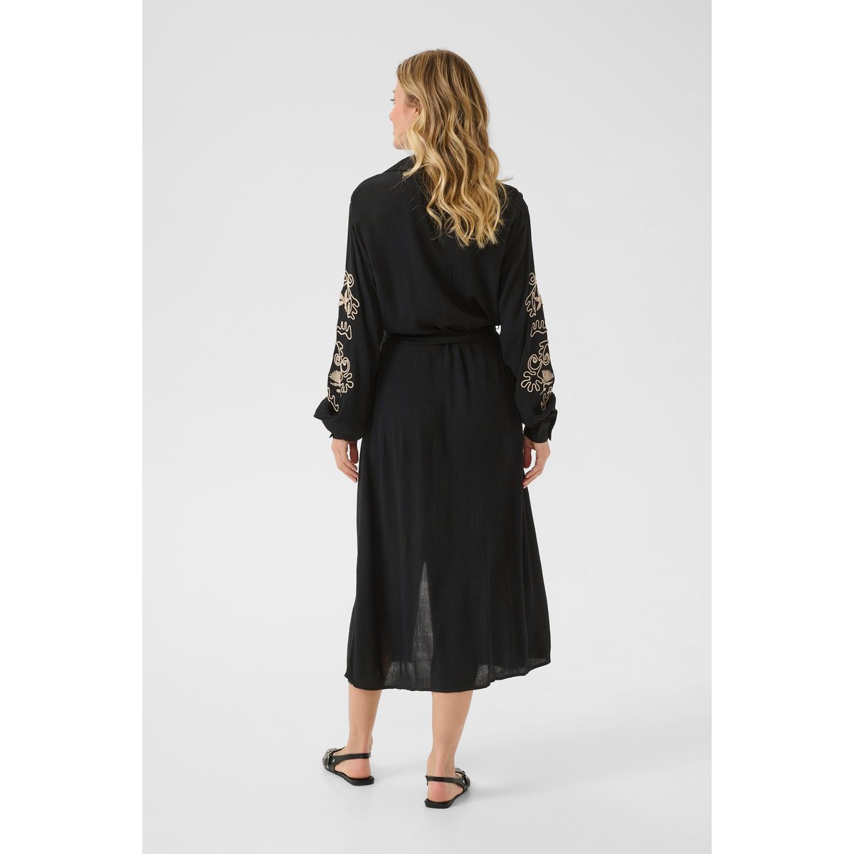 Robe noir pitch black, CREAM