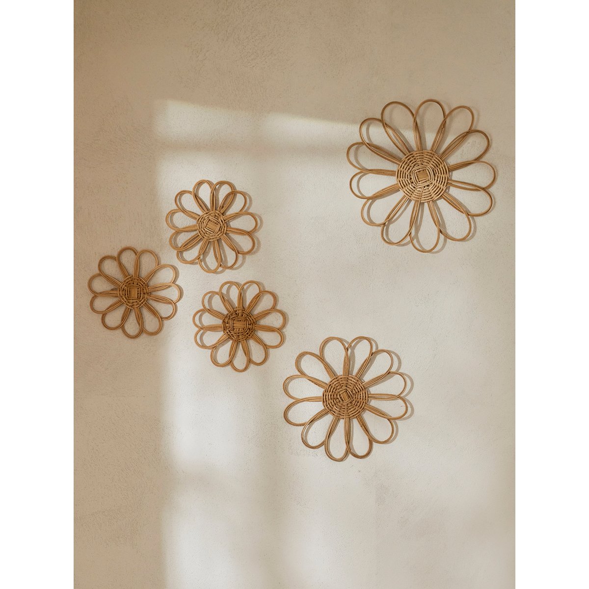 Lot de 5 fleurs murales en rotin beige, VERTBAUDET