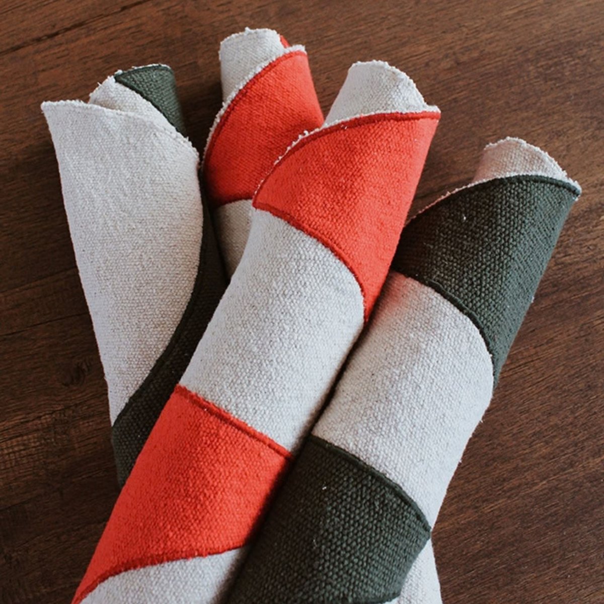Lot de 4 sets de table Candy XMAS CAPSULE rouge, vert canard, naturel, LORENA CANALS