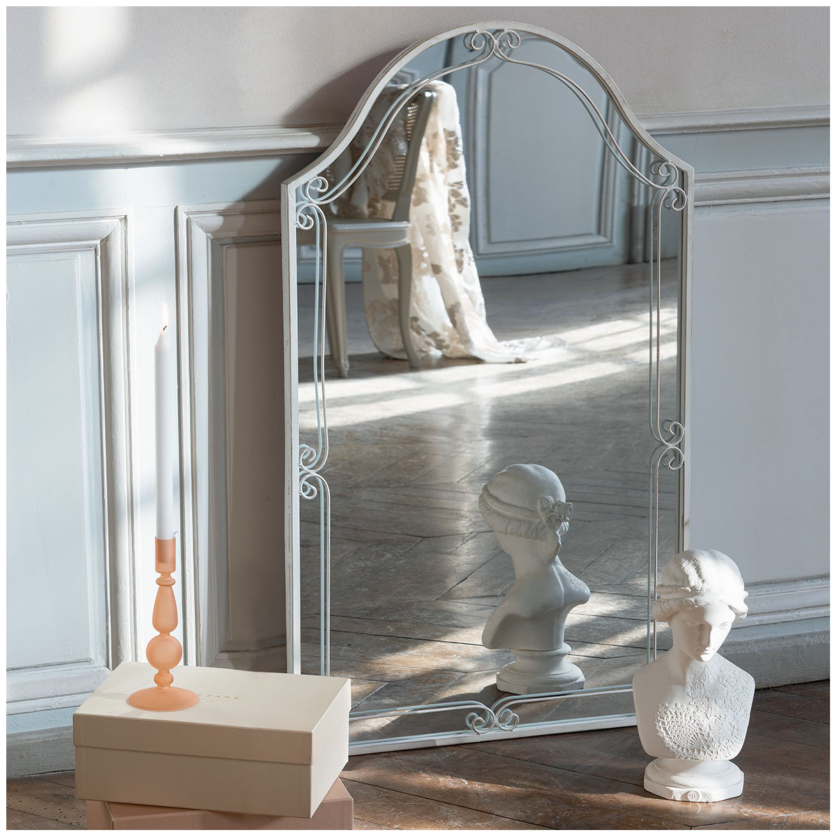 Miroir Apolline en métal blanchi blanc antique, MATHILDE M