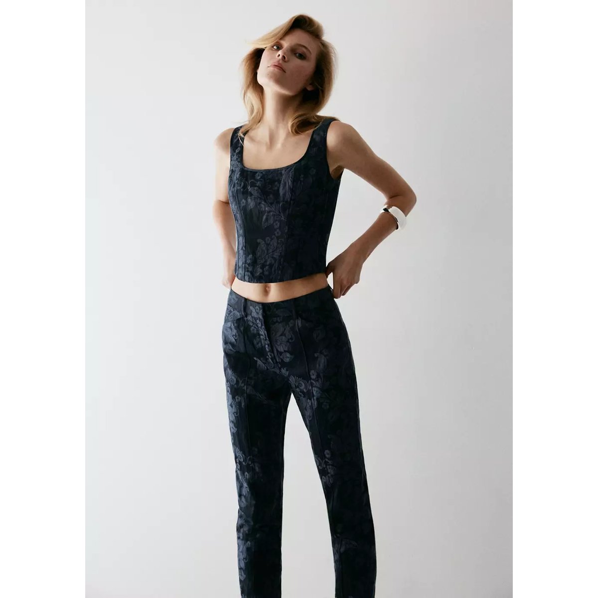 Pantalon cintré imprimé à fleurs bleu, MANGO