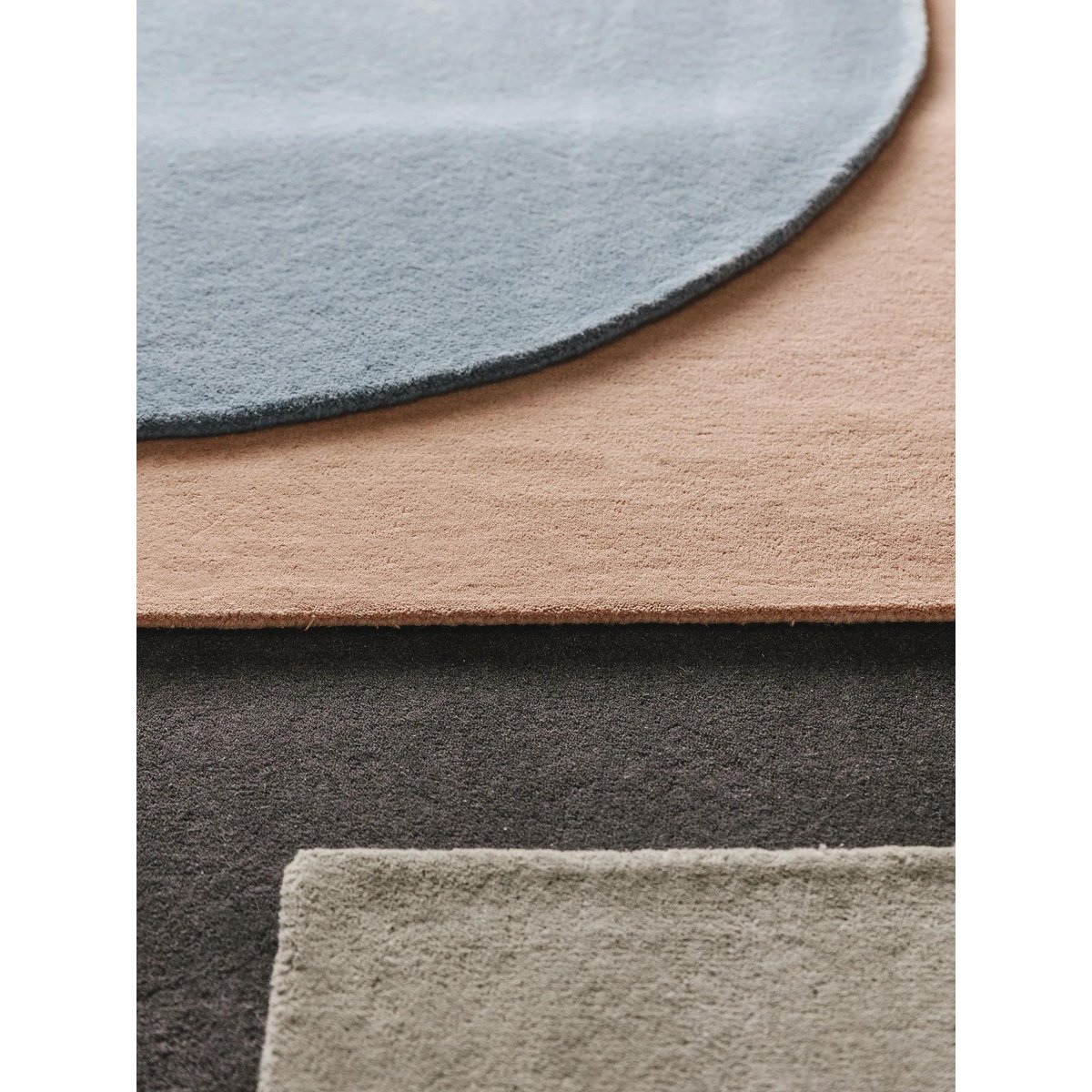 Tapis de couloir en laine tufté main BENT anthracite, BENUTA