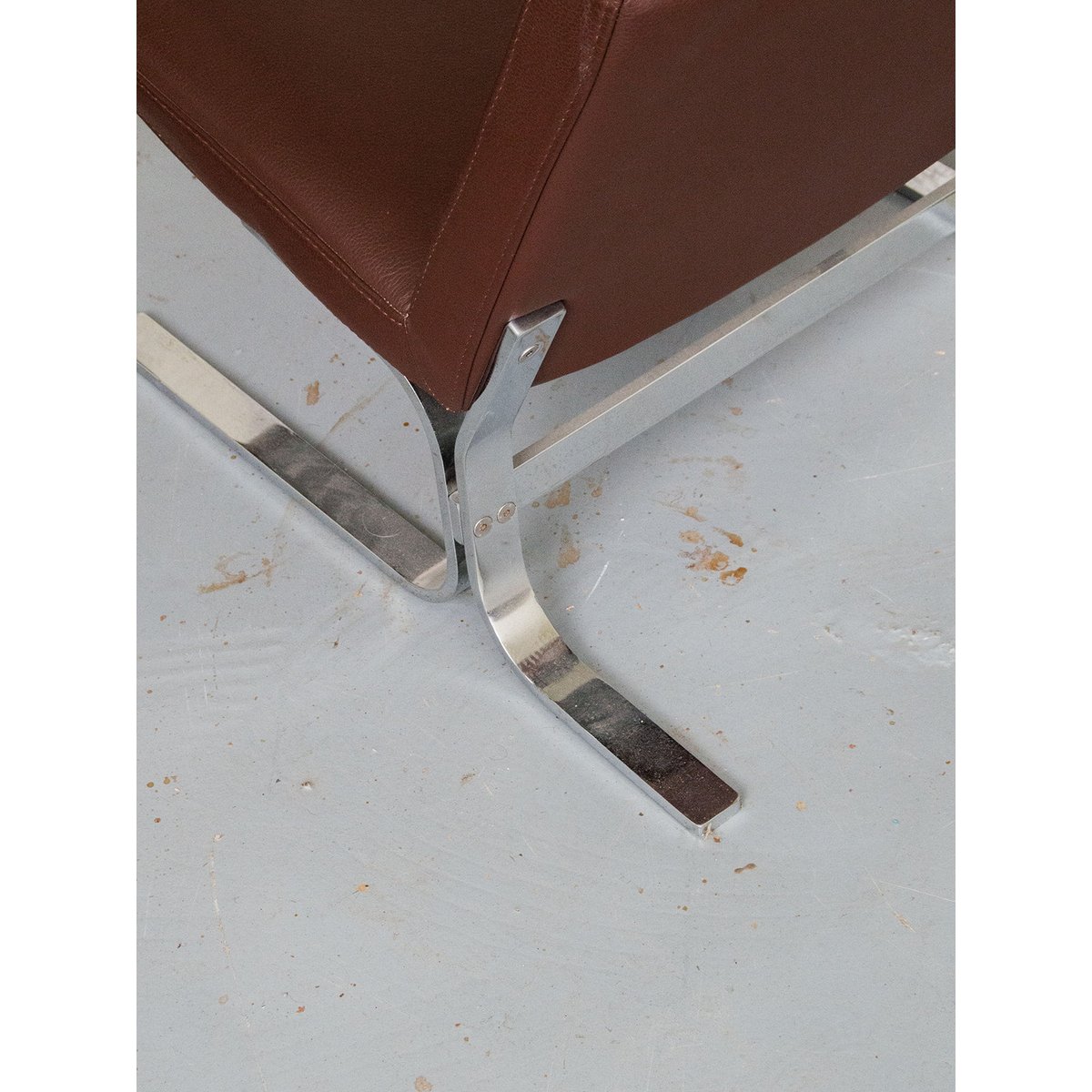 Fauteuil en cuir marron Jakob N°367 - Bon état marron, DEBONGOUT