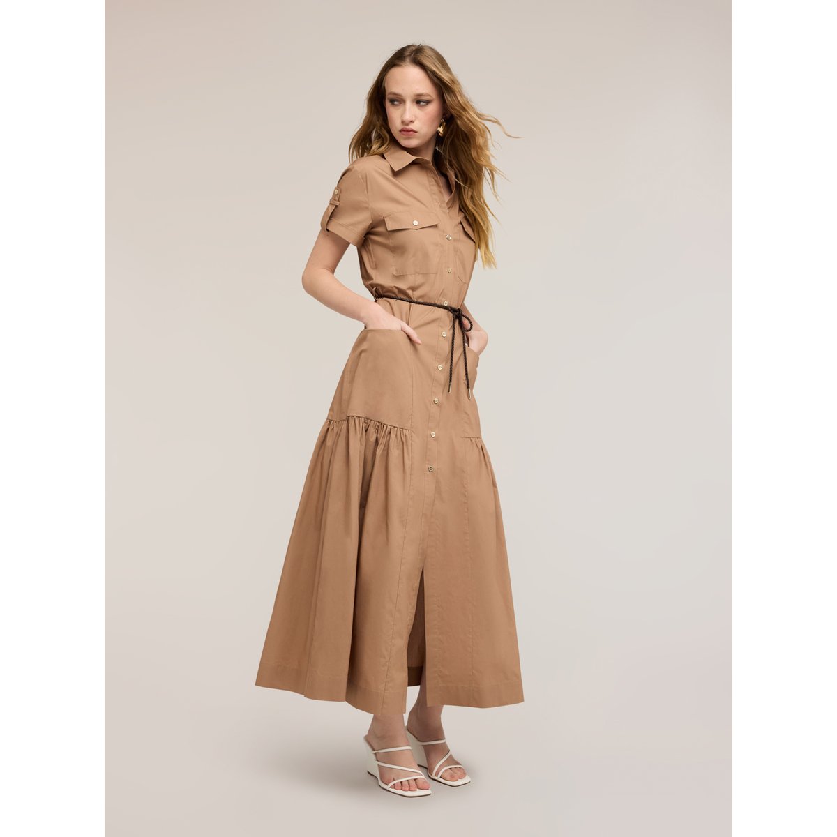 Robe chemise longue. beige, MOTIVI