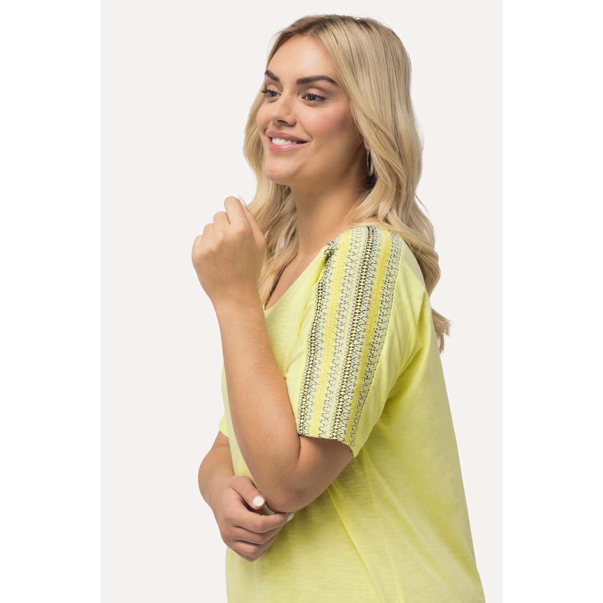 T-shirt avec broderies et épaules smockées jaune citron, ULLA POPKEN