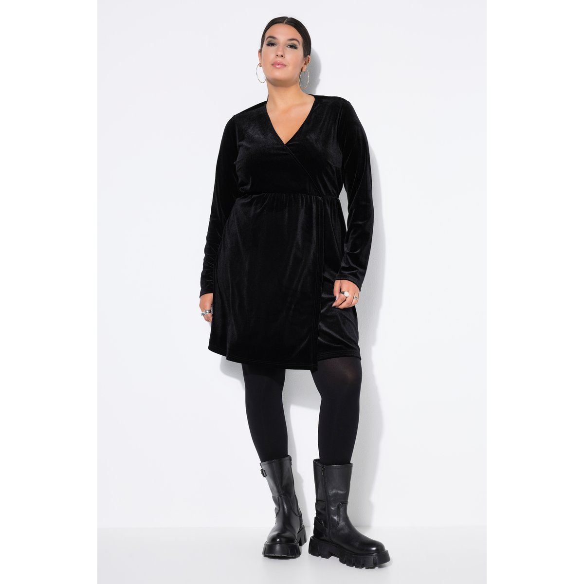 Robe mini, ligne en A, velours, cache-cœur noir, STUDIO UNTOLD