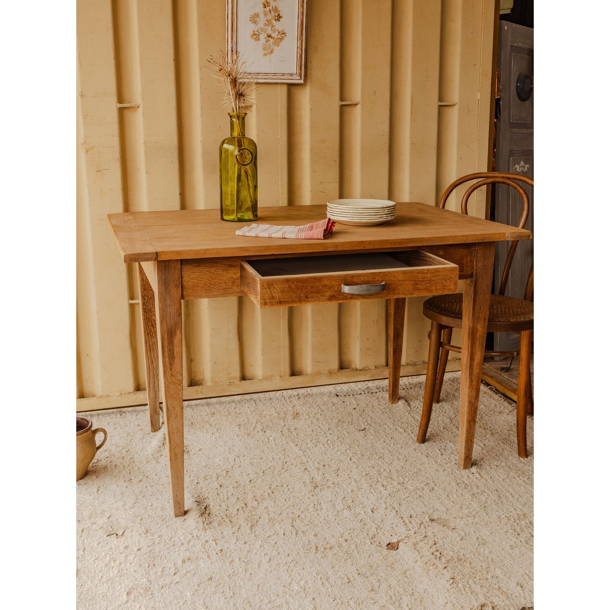Table à manger en bois Romy N°1550 - Bon état bois foncé, DEBONGOUT