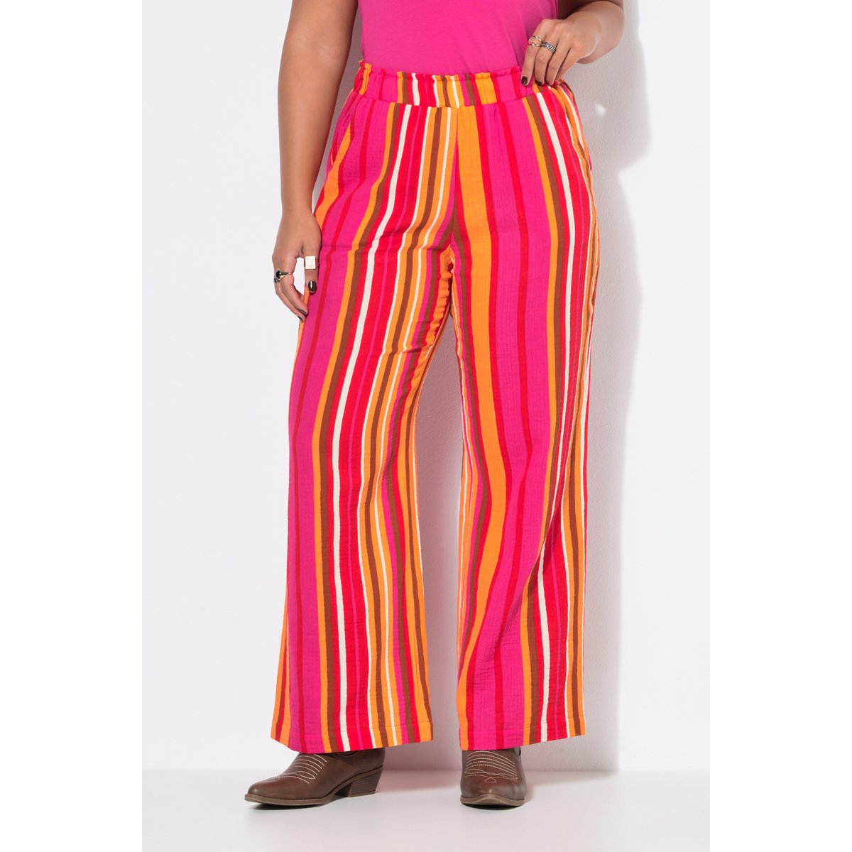 Pantalon en mousseline rayée, jambe large rose vif fuchsia, STUDIO UNTOLD