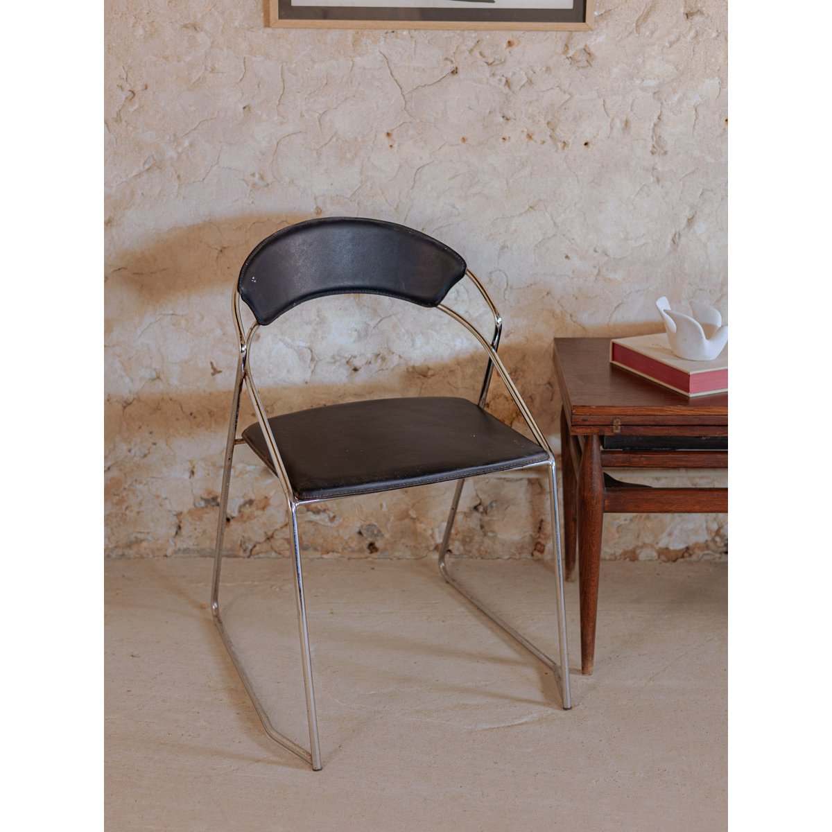 Paire de chaises en cuir noir Alma N°1432 - Bon état noir, DEBONGOUT