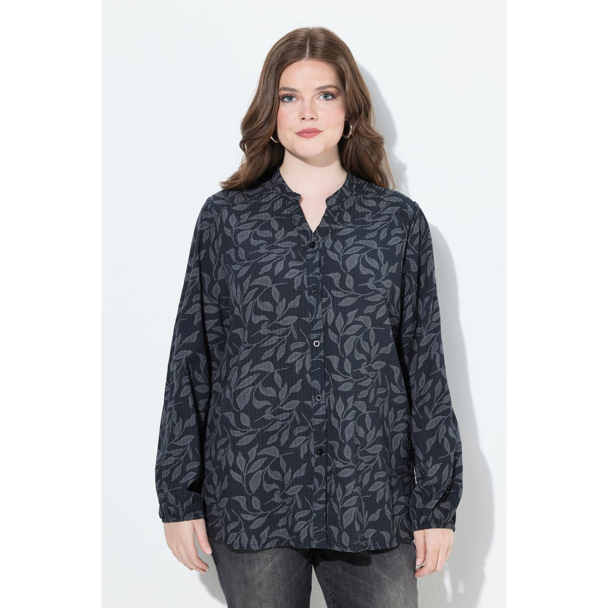 Chemisier en cupro mélangé, motif feuilles noir, ULLA POPKEN