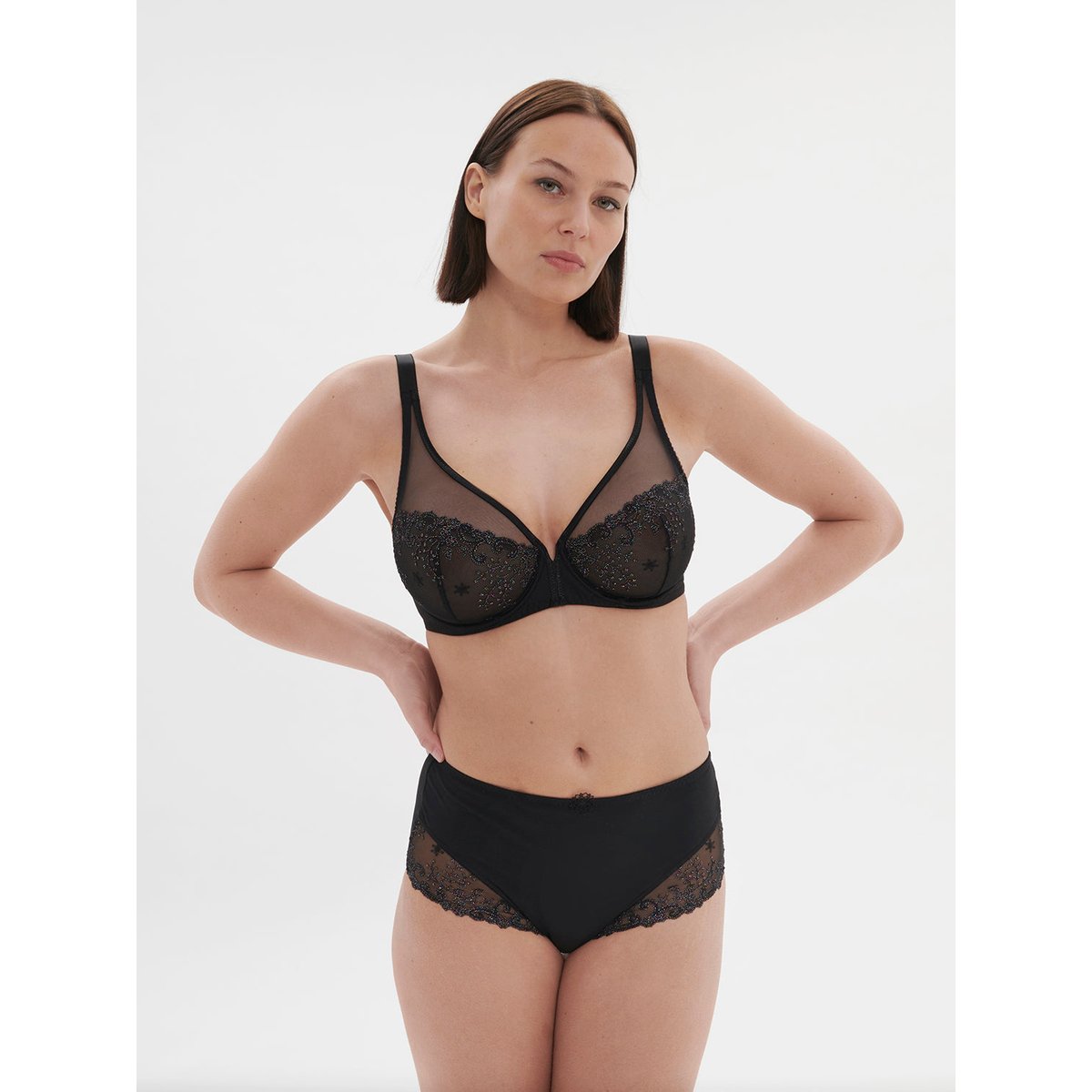 Soutien-gorge avec armature décolleté plongeant, DÉLICE noir, SIMONE PERELE