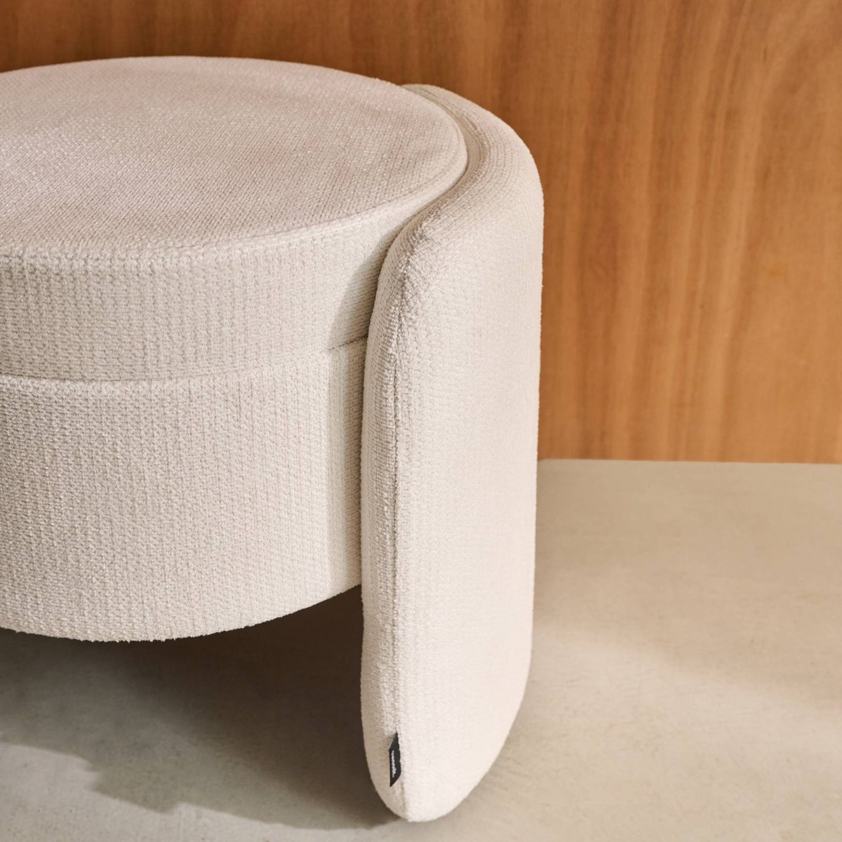 Tabouret coffre contemporain tissu KALO blanc, SWEEEK