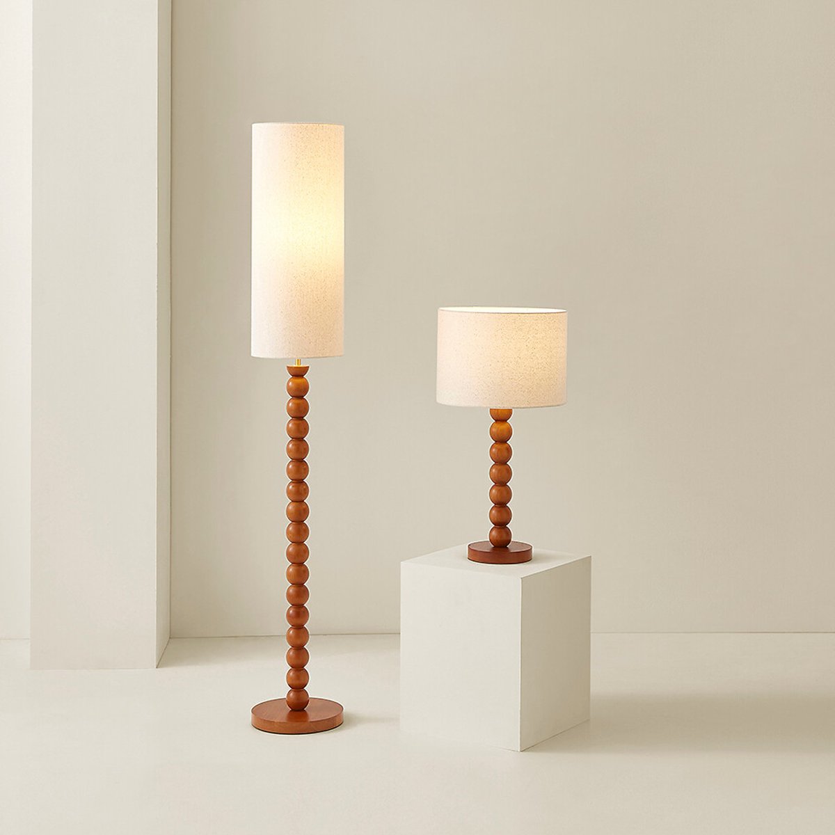 Wiley Walnut Bobbin Table Lamp with Linen Drum Shade natural, SO'HOME