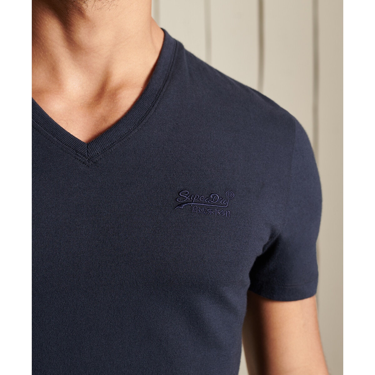T-shirt col V Vintage Logo bleu marine, SUPERDRY