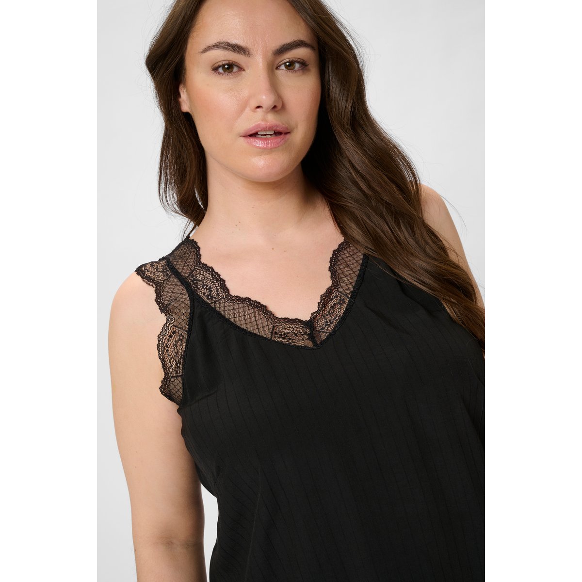 Sleeveless blouse noir black, KAFFE CURVE