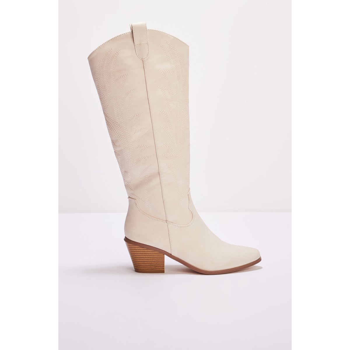 Bottes noires ivoire, BREAL