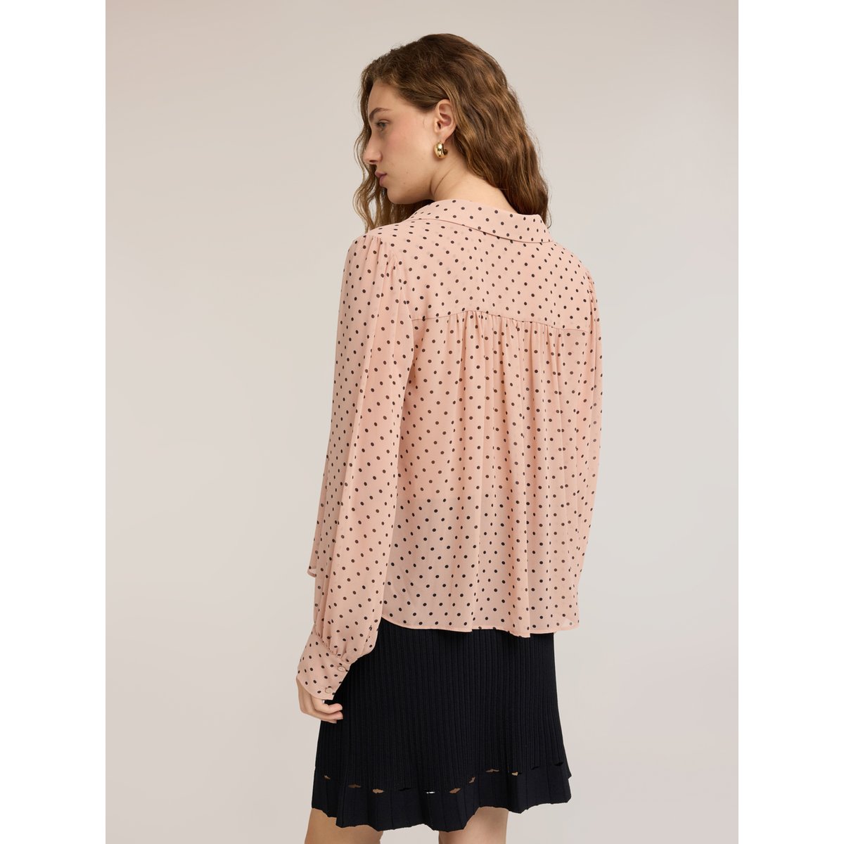 Chemise à pois avec plissé rose, MOTIVI