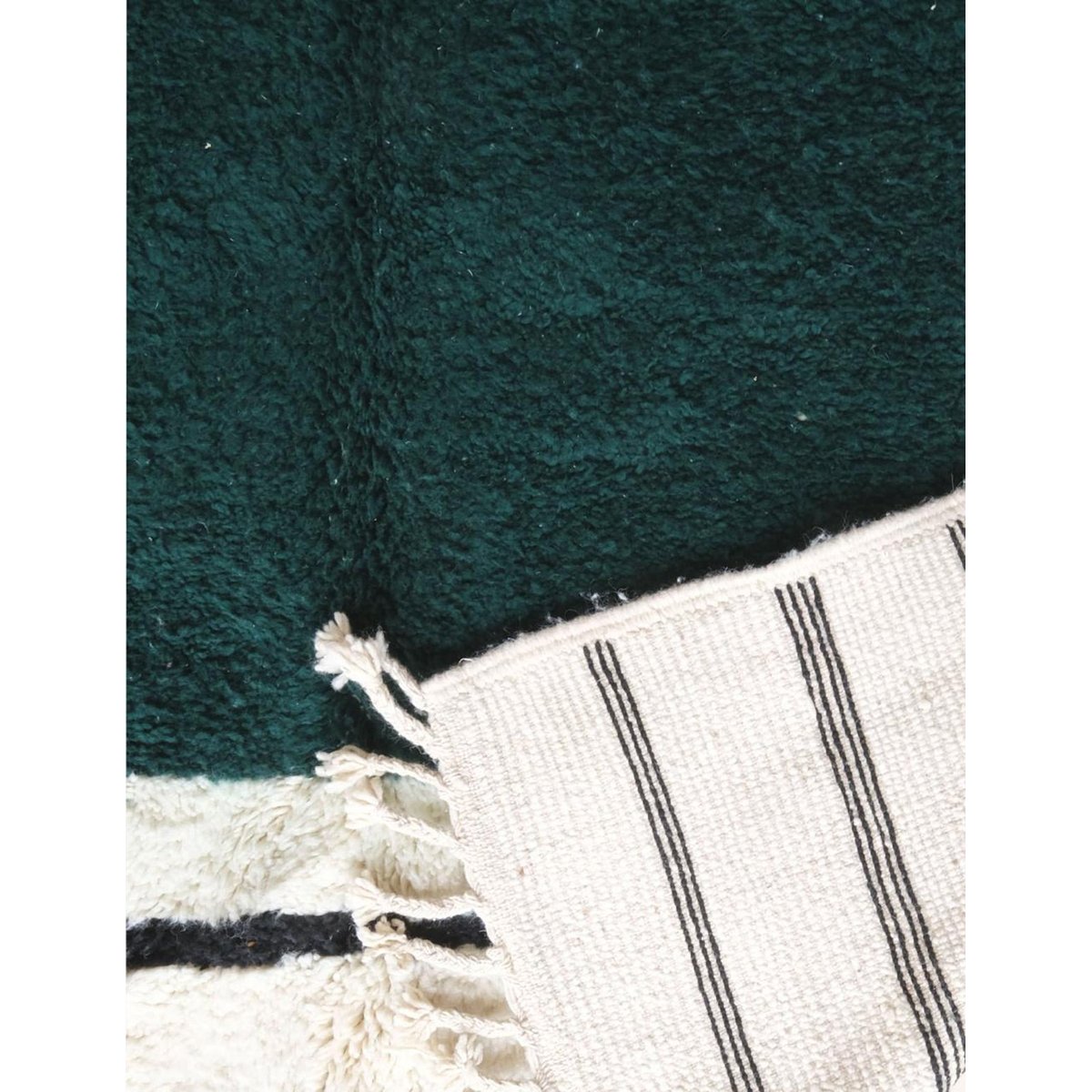 Tapis berbère contemporain aux lignes graphiques en laine 184 x 276 cm vert naturel, AFK LIVING