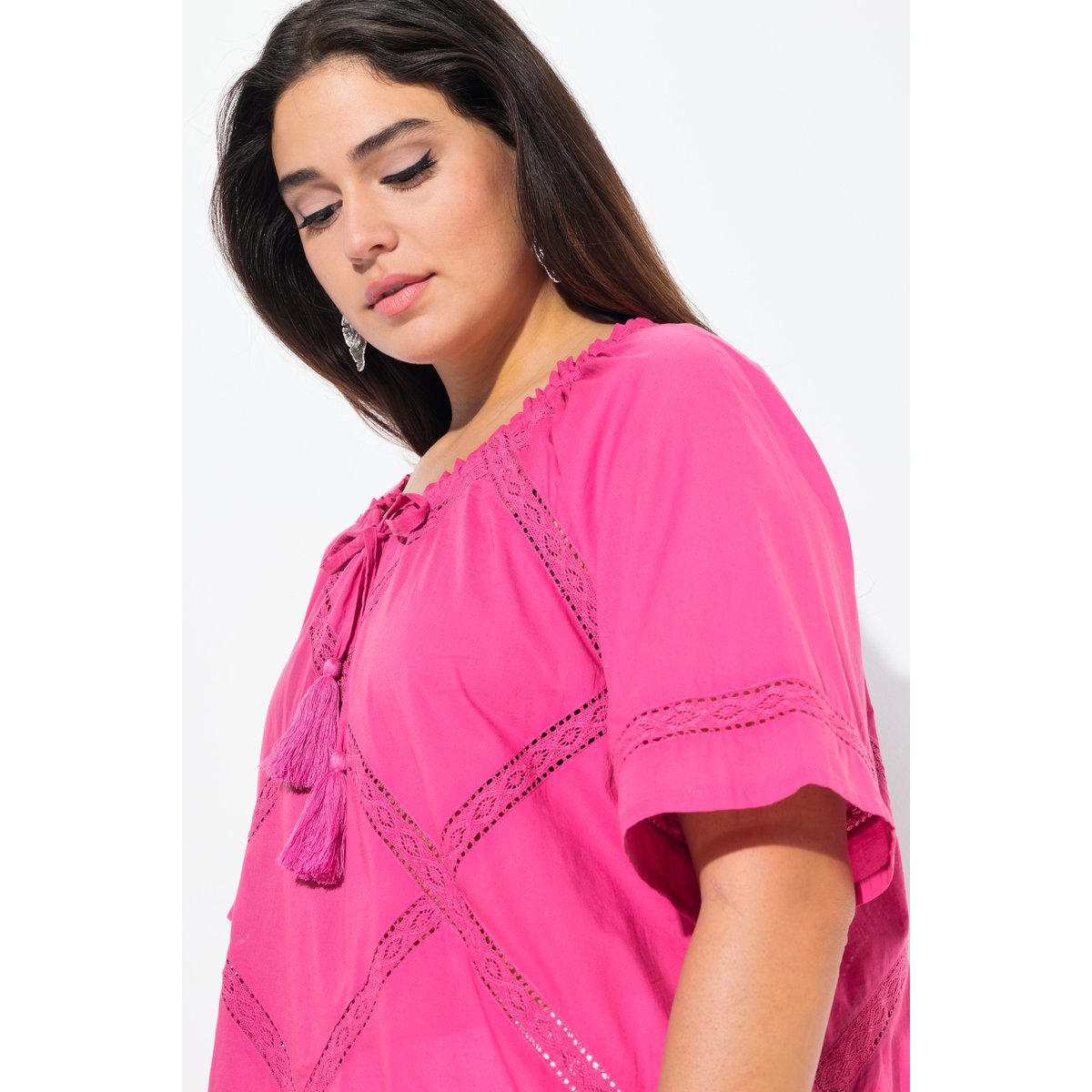Blouse à empiècements en dentelle crochetée. rose vif, ULLA POPKEN