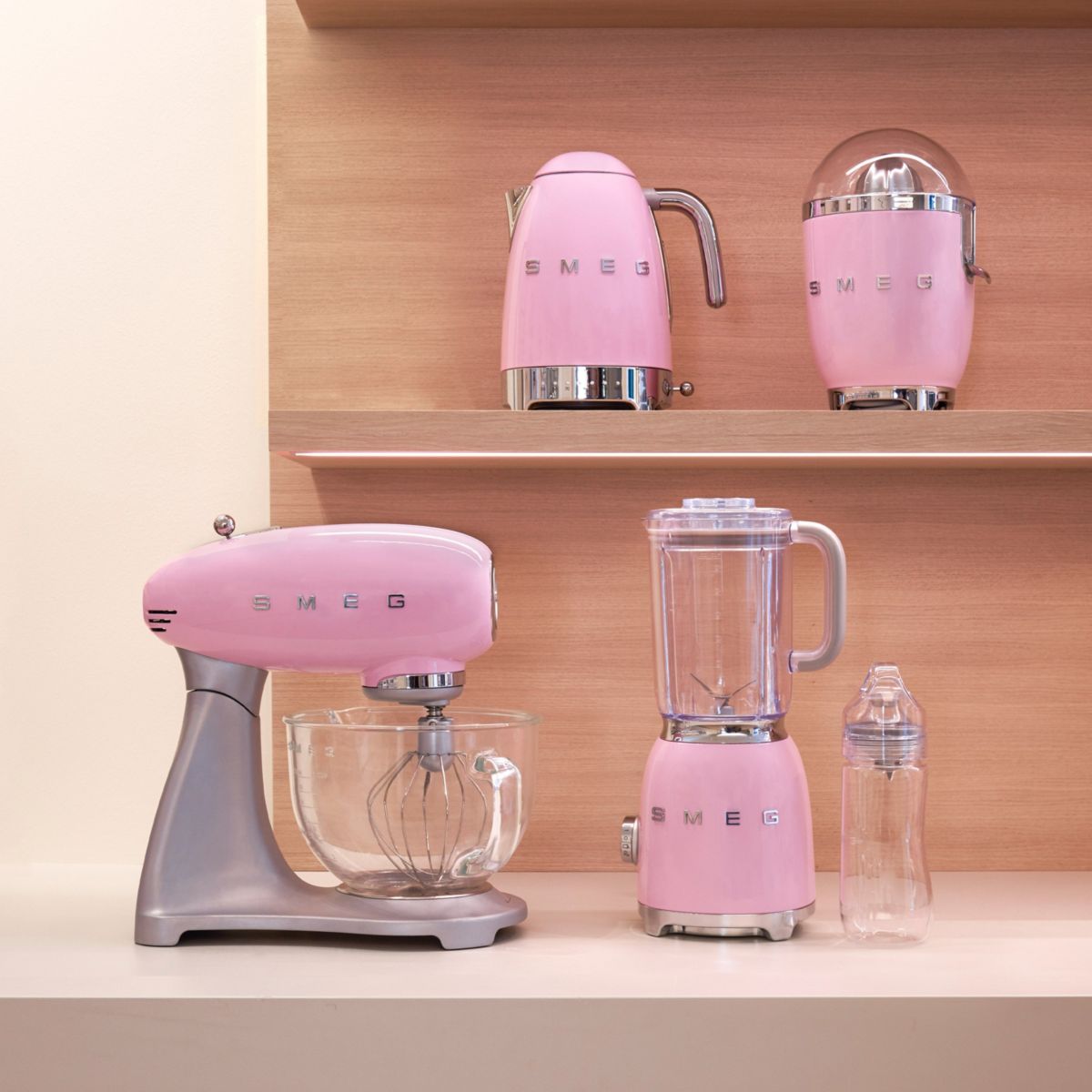Presse-agrumes électrique CJF11 rose brillant, SMEG